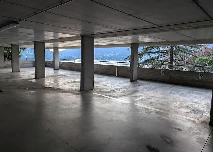 A Window On The דירה